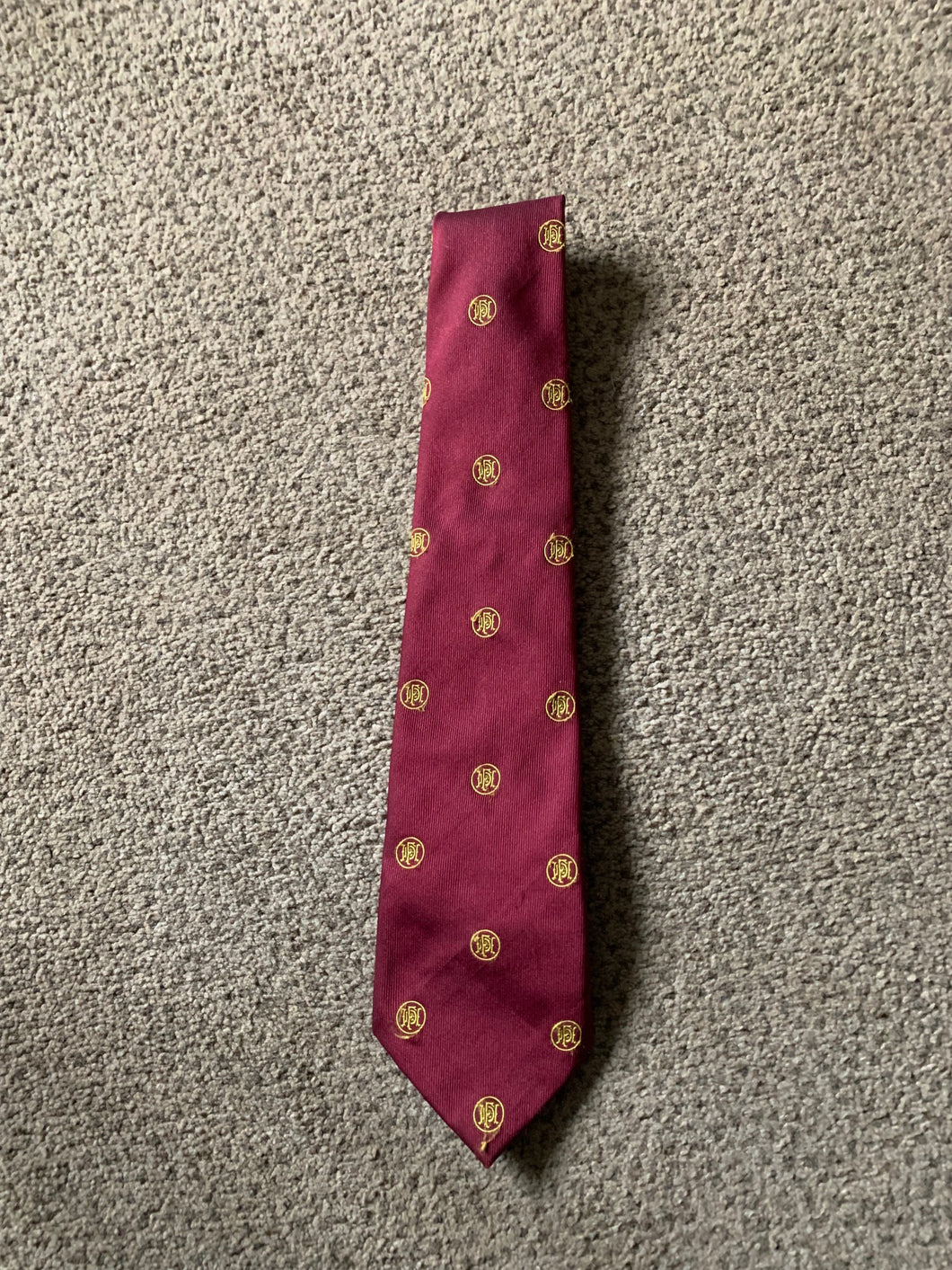 Burgundy Hunt Supporters Tie